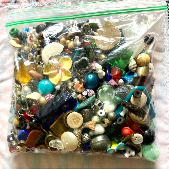 1 Lbs Bead Soup Mixed Loose Beads Bulk Lot for Jewelry Making Craft - Picture 1 of 3
